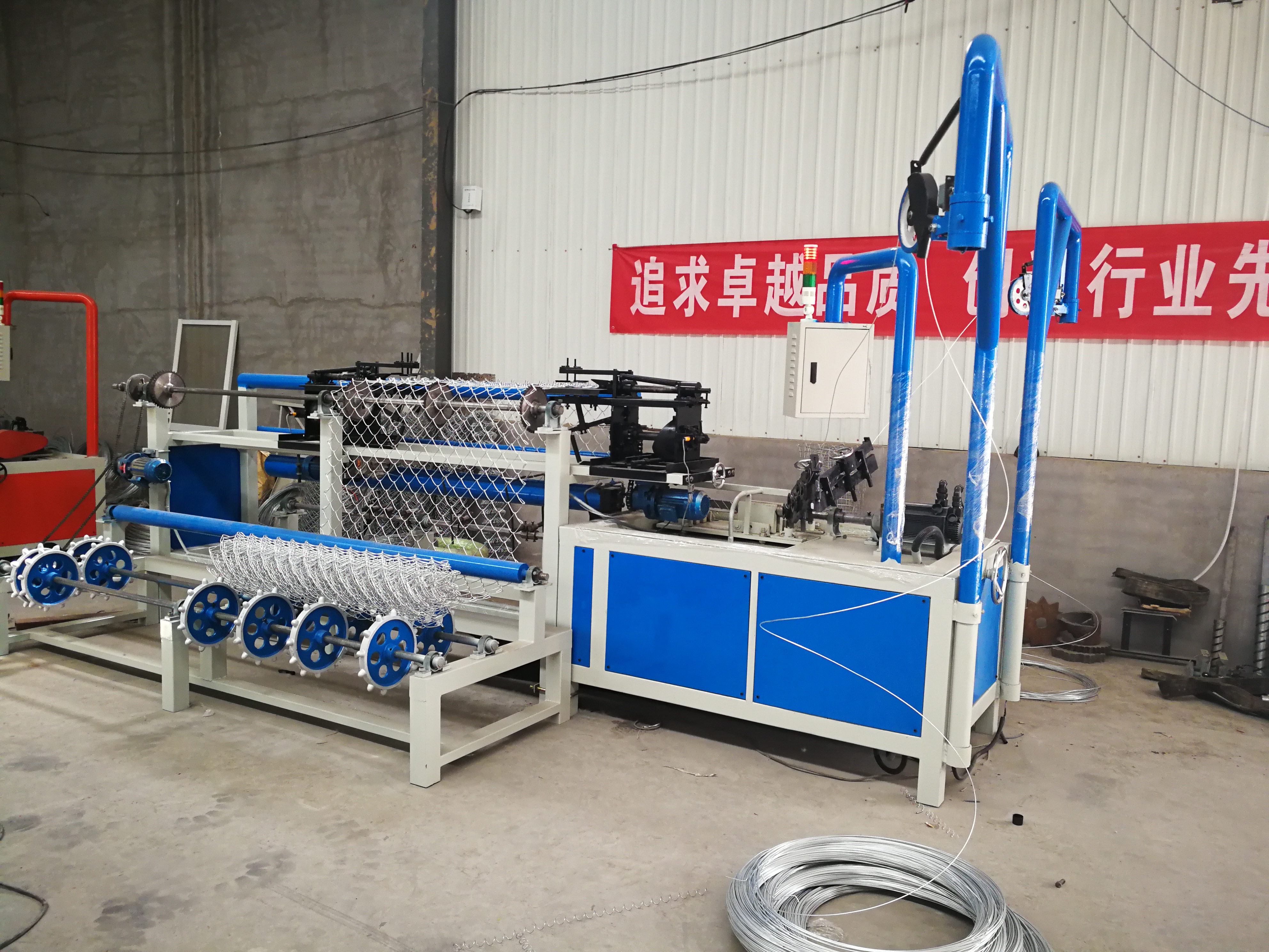 electrowelded mesh machine by feeding straightened rods