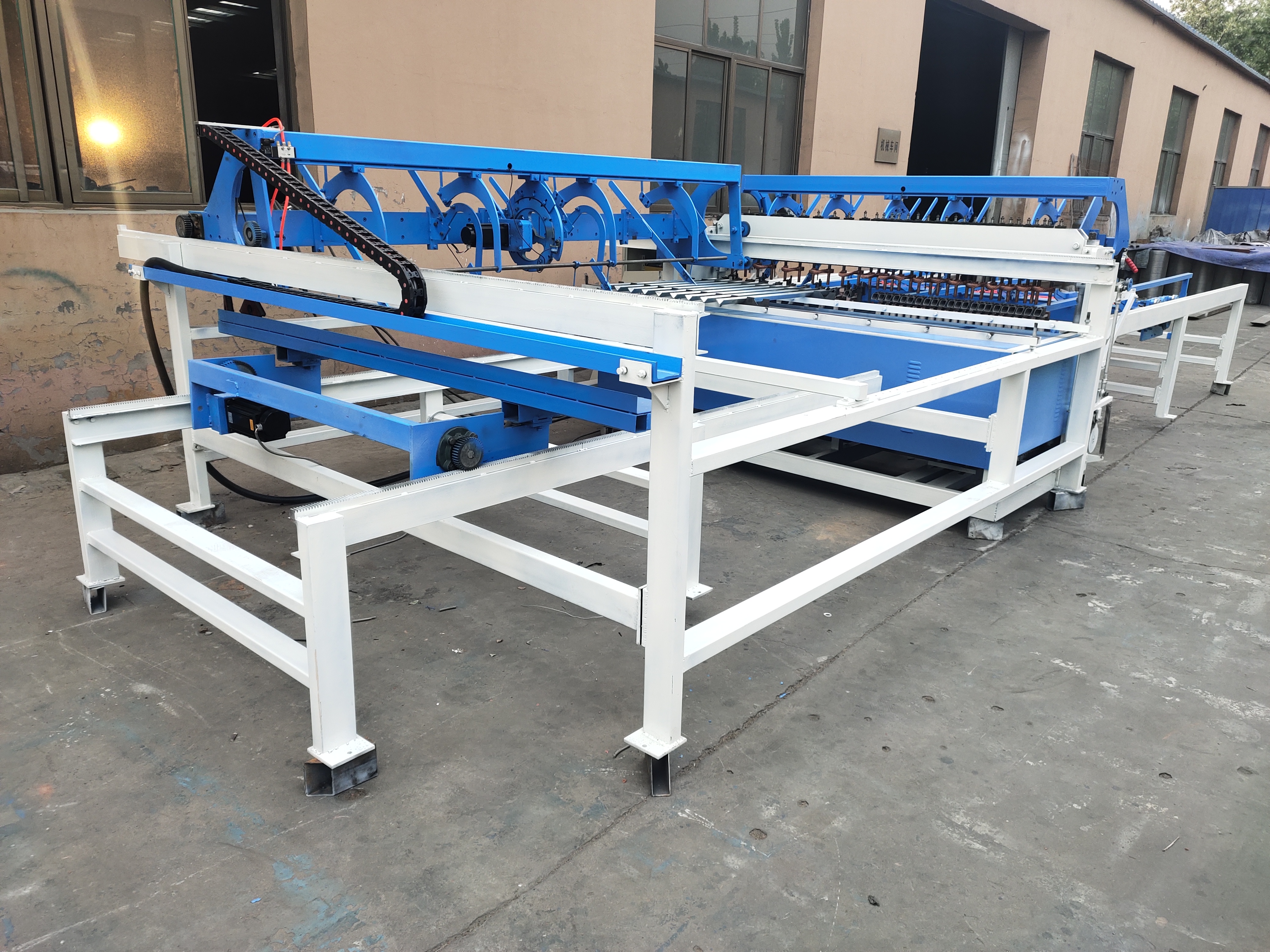 Fully auto chain link fence machine in china