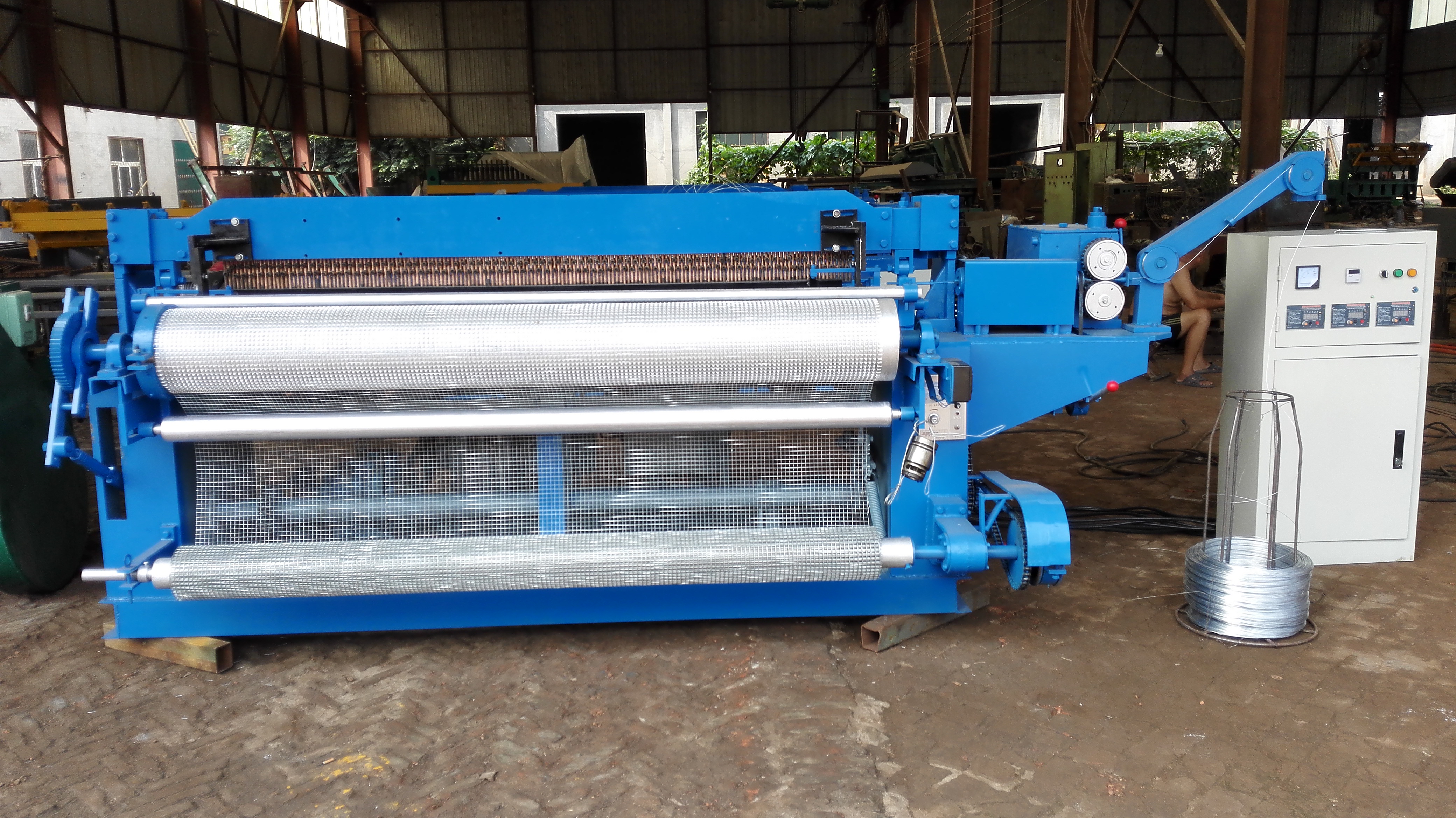  11Fully automatic welded wire mesh machine 