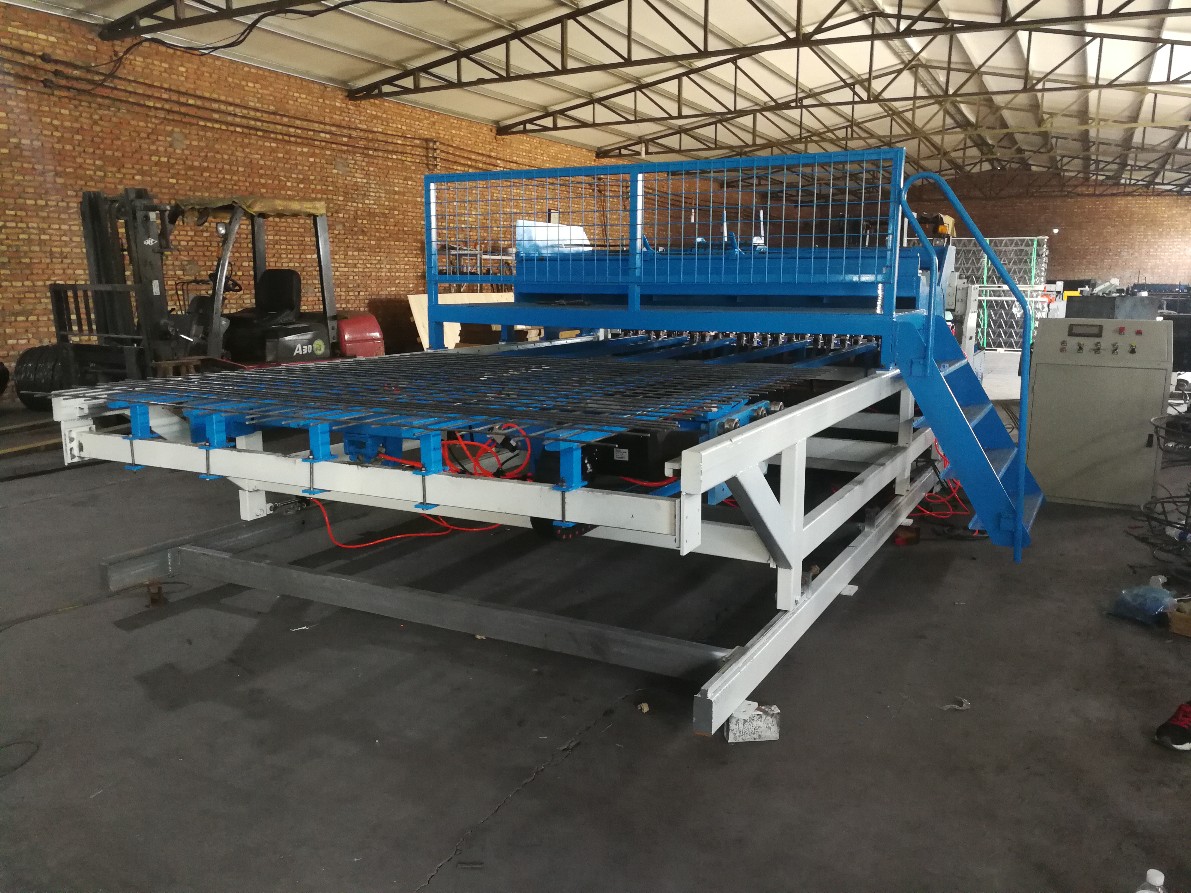 Three main points of wholesale fully auto chain link fence machine