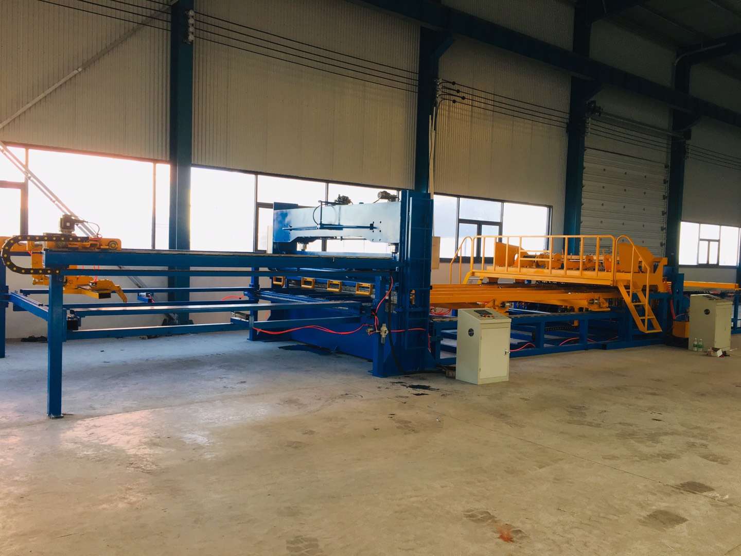 Low price Fully automatic fence panel production lineIntroduces the production equipment of fence panels