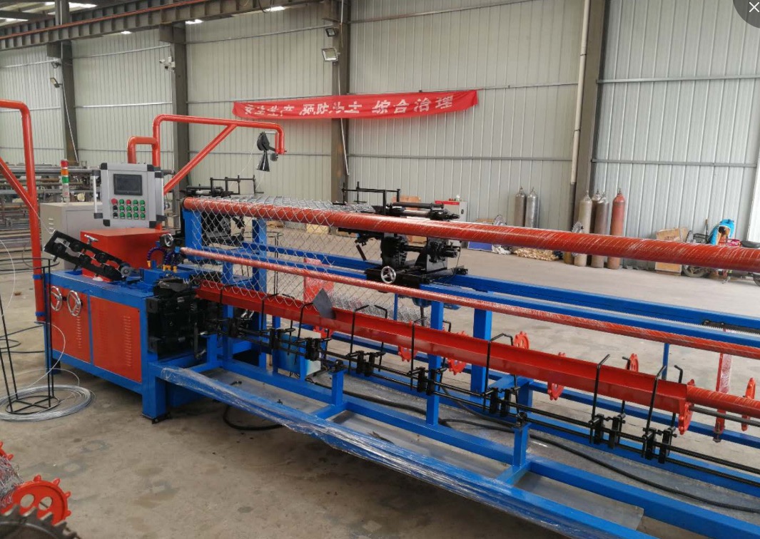 12Fully automatic chain link fence machine 